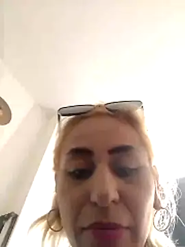 ariana crazzy online show from 1, 4, 2026