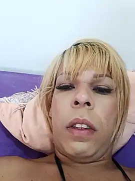 Snapshot of blondebitchlitle chatting on 10, 2, 2025 blondebitchlitle online show from 10, 2, 2025