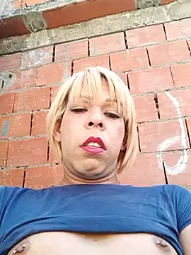 Snapshot of blondebitchlitle chatting on 15, 2, 2025 blondebitchlitle online show from 15, 2, 2025