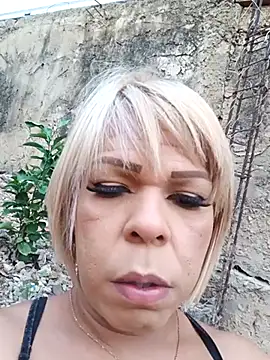 Snapshot of blondebitchlitle chatting on 21, 2, 2025 blondebitchlitle online show from 21, 2, 2025