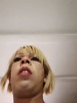 Snapshot of blondebitchlitle chatting on 1, 3, 2025 blondebitchlitle online show from 1, 3, 2025