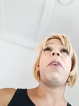 Snapshot of blondebitchlitle chatting on 3, 3, 2025 blondebitchlitle online show from 3, 3, 2025