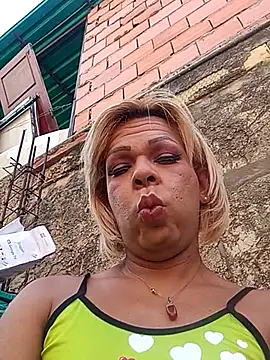 Snapshot of blondebitchlitle chatting on 28, 9, 2025 blondebitchlitle online show from 28, 9, 2025