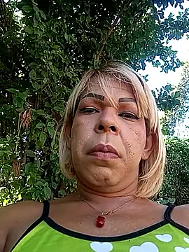 Snapshot of blondebitchlitle chatting on 16, 10, 2025 blondebitchlitle online show from 16, 10, 2025