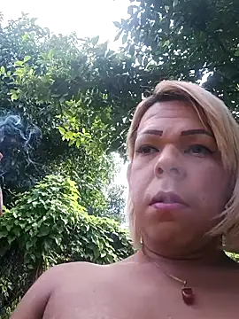 Snapshot of blondebitchlitle chatting on 23, 10, 2025 blondebitchlitle online show from 23, 10, 2025