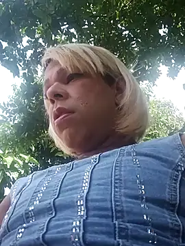 Snapshot of blondebitchlitle chatting on 4, 11, 2025 blondebitchlitle online show from 4, 11, 2025