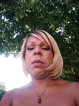 Snapshot of blondebitchlitle chatting on 7, 11, 2025 blondebitchlitle online show from 7, 11, 2025