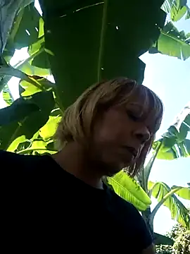 Snapshot of blondebitchlitle chatting on 15, 11, 2025 blondebitchlitle online show from 15, 11, 2025