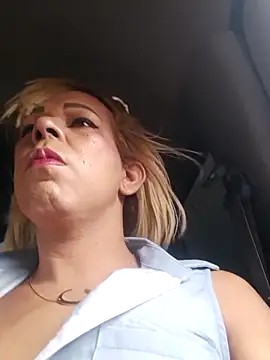 Snapshot of blondebitchlitle chatting on 25, 11, 2025 blondebitchlitle online show from 25, 11, 2025