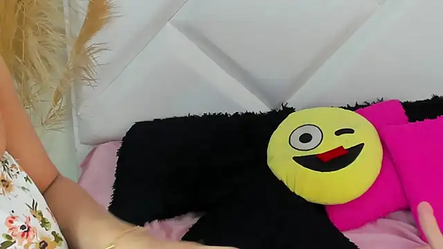 Snapshot of ScarlethNatasha chatting on 13, 2, 2025 ScarlethNatasha online show from 13, 2, 2025