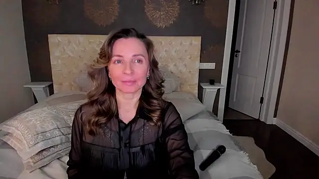 Snapshot of AllisonWilliams chatting on 25, 1, 2025 AllisonWilliams online show from 25, 1, 2025