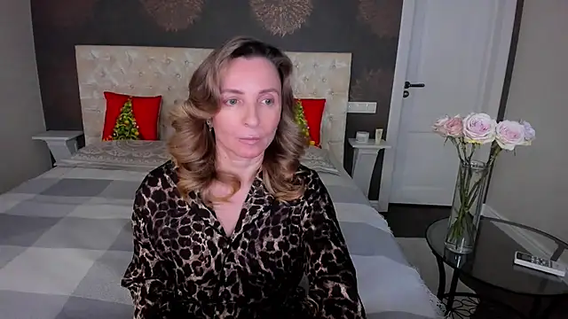 Snapshot of AllisonWilliams chatting on 17, 12, 2025 AllisonWilliams online show from 17, 12, 2025