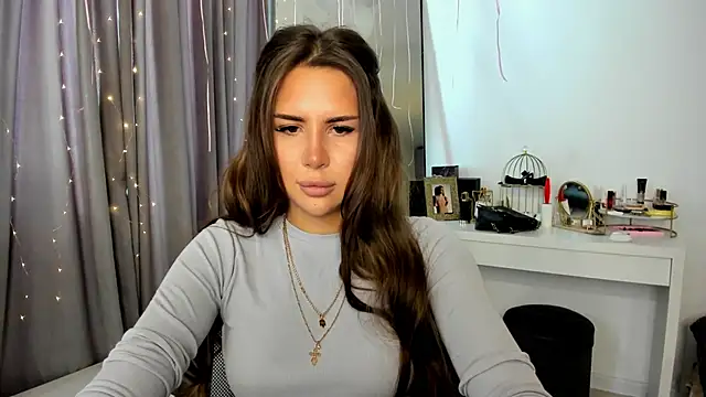 Snapshot of SuraMune chatting on 10, 2, 2025 SuraMune online show from 10, 2, 2025