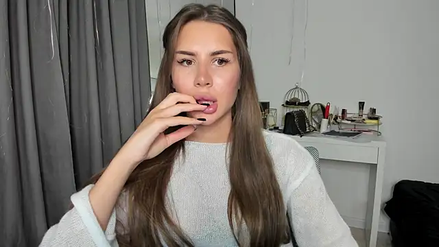 Snapshot of SuraMune chatting on 13, 2, 2025 SuraMune online show from 13, 2, 2025