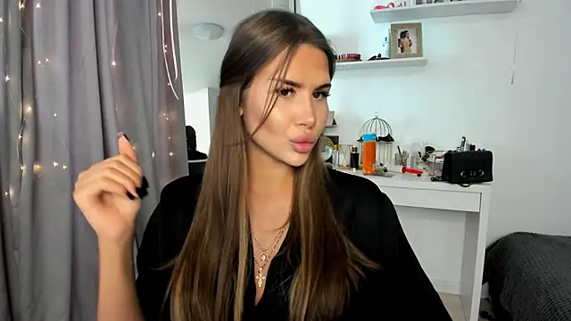 Snapshot of SuraMune chatting on 22, 2, 2025 SuraMune online show from 22, 2, 2025