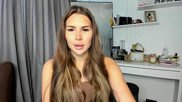 Snapshot of SuraMune chatting on 4, 3, 2025 SuraMune online show from 4, 3, 2025