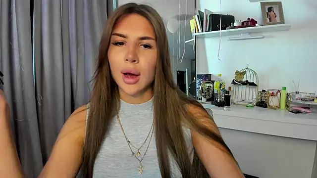 Snapshot of SuraMune chatting on 9, 3, 2025 SuraMune online show from 9, 3, 2025