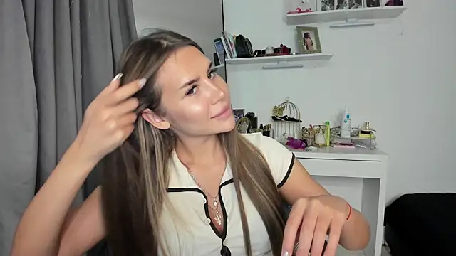 Snapshot of SuraMune chatting on 19, 3, 2025 SuraMune online show from 19, 3, 2025