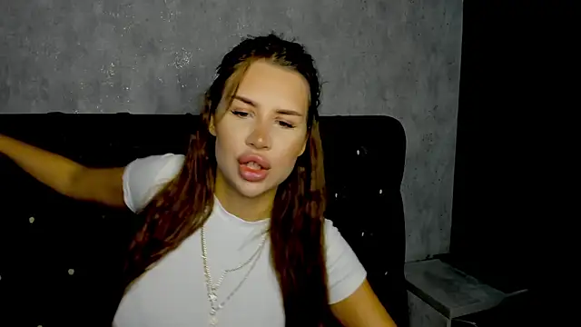 Snapshot of SuraMune chatting on 12, 10, 2025 SuraMune online show from 12, 10, 2025