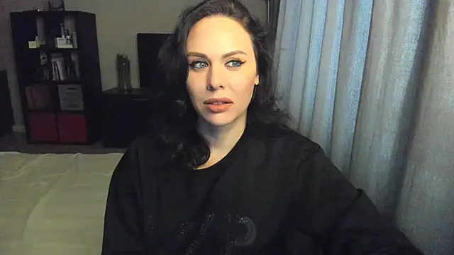 MollyCheiz online show from 5, 3, 2025