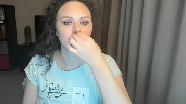 MollyCheiz online show from 4, 6, 2026