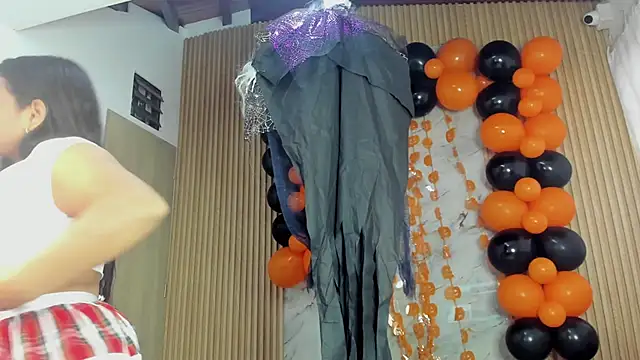 Any topless online show from 17, 10, 2025