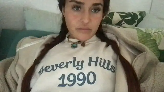 Snapshot of ScarlettMadii chatting on 5, 1, 2025 ScarlettMadii online show from 5, 1, 2025