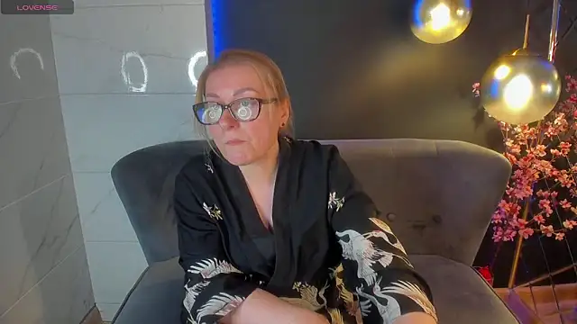 AlexandraKind online show from 2, 2, 2025