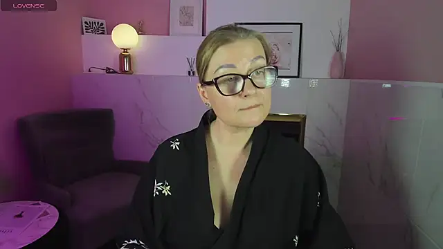 AlexandraKind online show from 7, 2, 2025