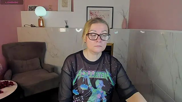 AlexandraKind online show from 17, 2, 2025