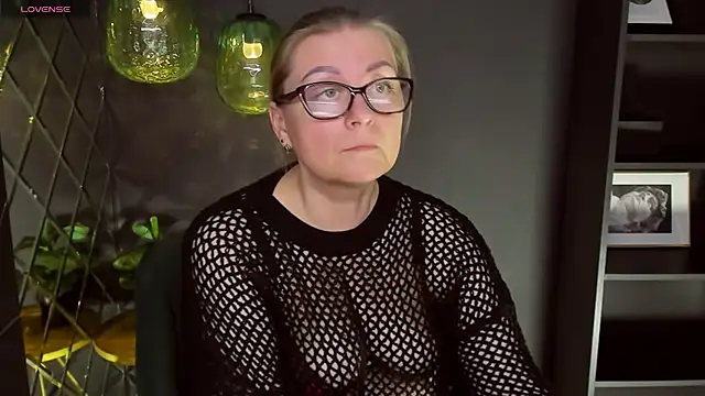 AlexandraKind online show from 8, 3, 2025