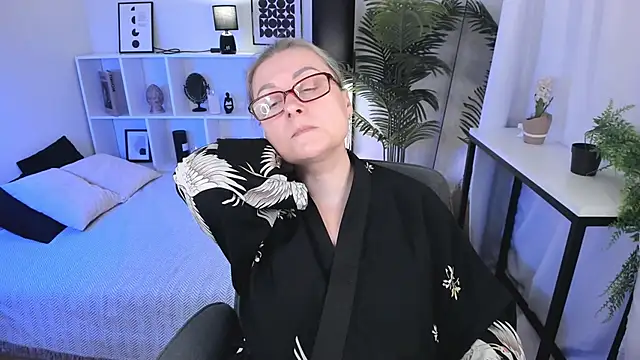 AlexandraKind online show from 4, 3, 2026