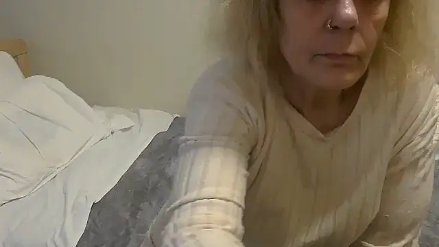 housewife shantie online show from 21, 10, 2025