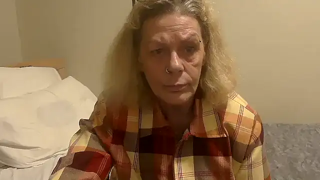 housewife shantie online show from 22, 10, 2025