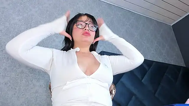 Snapshot of melody_hanks chatting on 17, 11, 2025 melody hanks online show from 17, 11, 2025