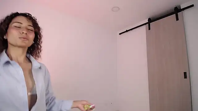 varenkaivanova 22 online show from 21, 9, 2025