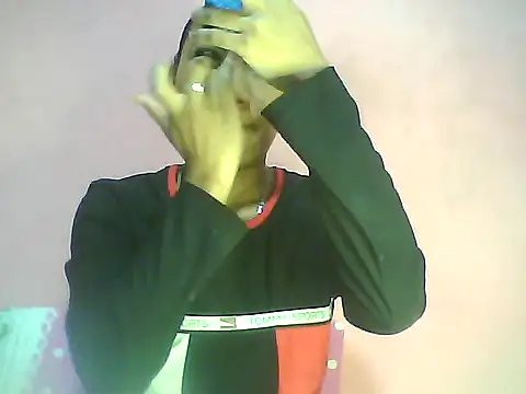 Snapshot of Fariana01 chatting on 13, 12, 2024 Fariana01 online show from 13, 12, 2024