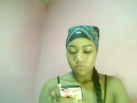 Snapshot of Fariana01 chatting on 29, 12, 2024 Fariana01 online show from 29, 12, 2024