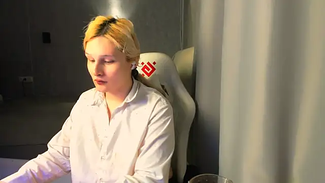 Snapshot of Kleo_Godde chatting on 19, 11, 2025 Kleo Godde online show from 19, 11, 2025