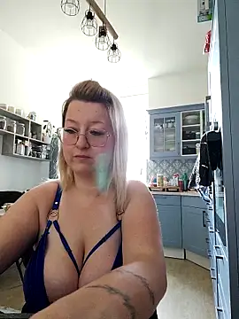 Snapshot of Lillyloo_ chatting on 10, 3, 2025 Lillyloo online show from 10, 3, 2025