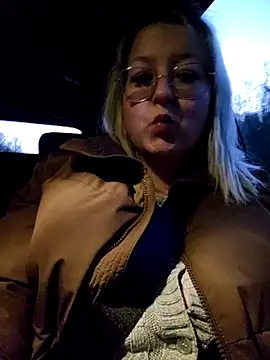 Snapshot of Lillyloo_ chatting on 10, 3, 2025 Lillyloo online show from 10, 3, 2025