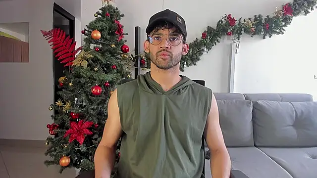 Snapshot of andrewChris_ chatting on 20, 12, 2024 andrewChris  online show from 20, 12, 2024