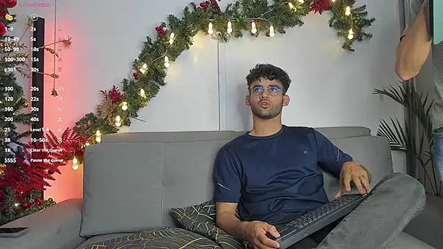 Snapshot of andrewChris_ chatting on 28, 12, 2024 andrewChris  online show from 28, 12, 2024