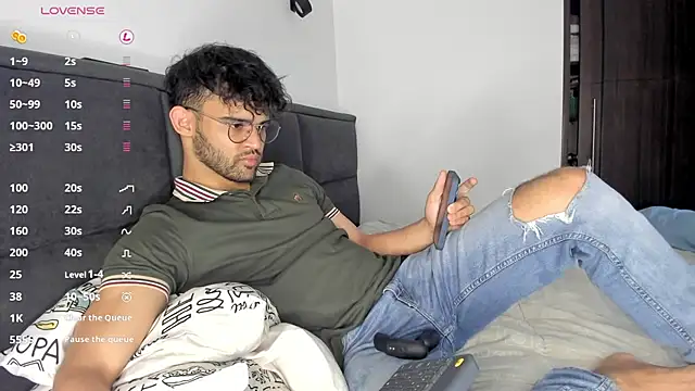 Snapshot of andrewChris_ chatting on 3, 1, 2025 andrewChris  online show from 3, 1, 2025