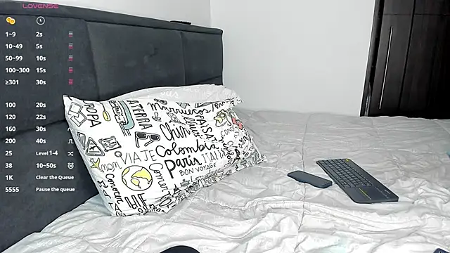 Snapshot of andrewChris_ chatting on 13, 1, 2025 andrewChris  online show from 13, 1, 2025