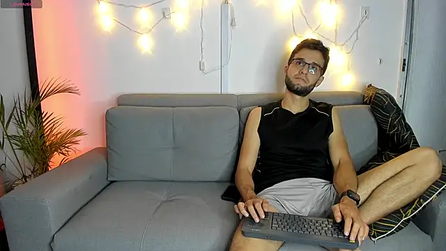 Snapshot of andrewChris_ chatting on 14, 1, 2025 andrewChris  online show from 14, 1, 2025