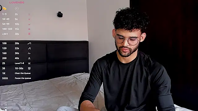 Snapshot of andrewChris_ chatting on 14, 2, 2025 andrewChris  online show from 14, 2, 2025