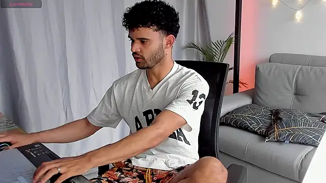 Snapshot of andrewChris_ chatting on 26, 2, 2025 andrewChris  online show from 26, 2, 2025