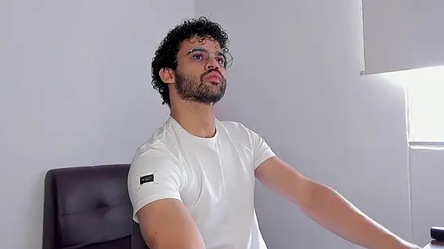 Snapshot of andrewChris_ chatting on 10, 9, 2025 andrewChris  online show from 10, 9, 2025