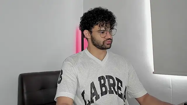 Snapshot of andrewChris_ chatting on 12, 9, 2025 andrewChris  online show from 12, 9, 2025